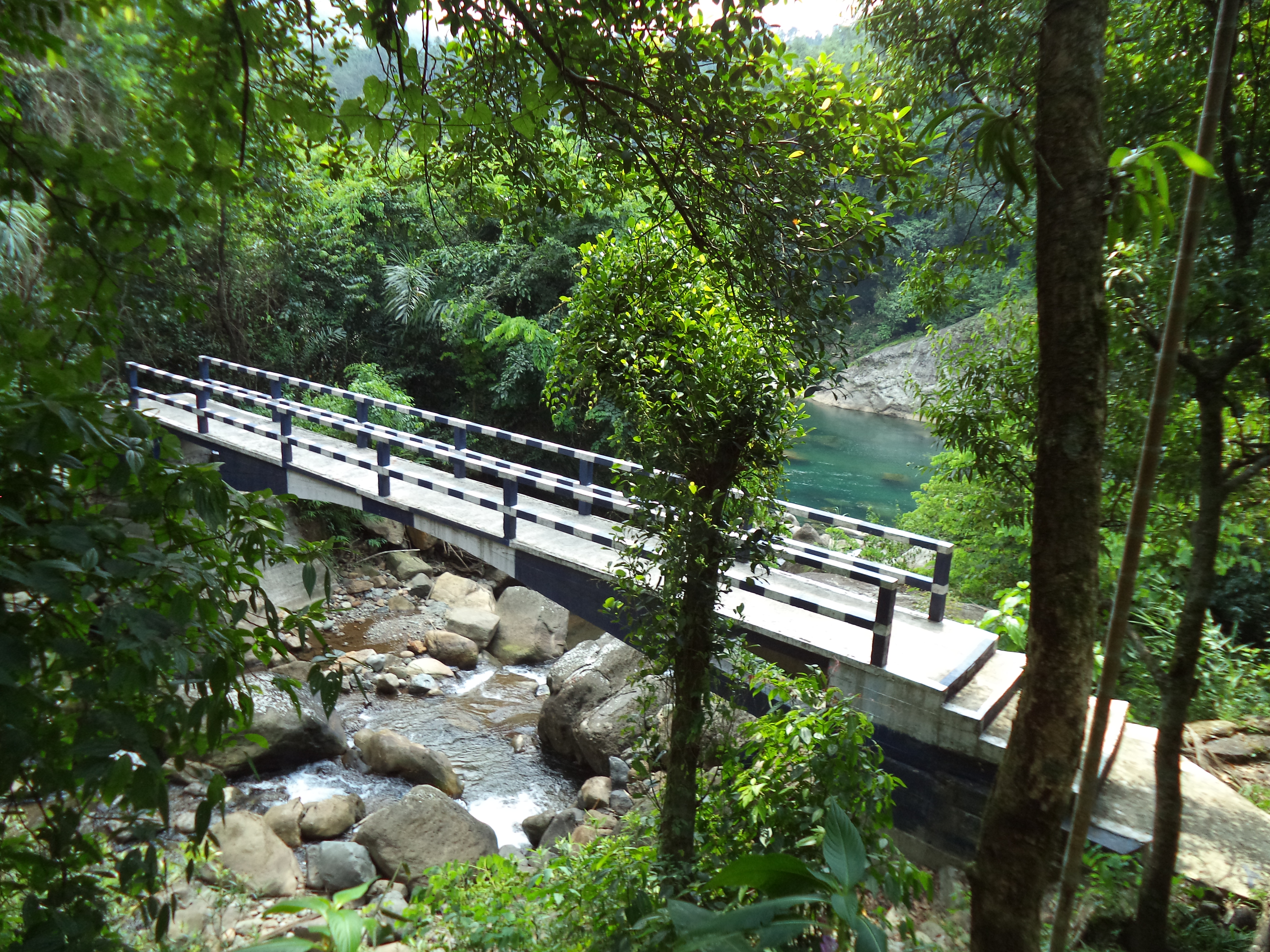 Footbridge over Wahtyngseng (20mt) at Mawsiangei